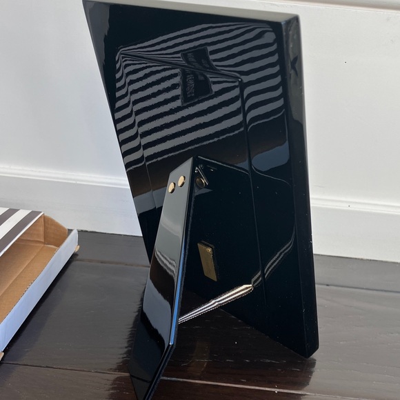 HENRI BENDEL Brown/White Striped Picture Frame, Lacquered, 4 x 6 NWT - Picture 2 of 7